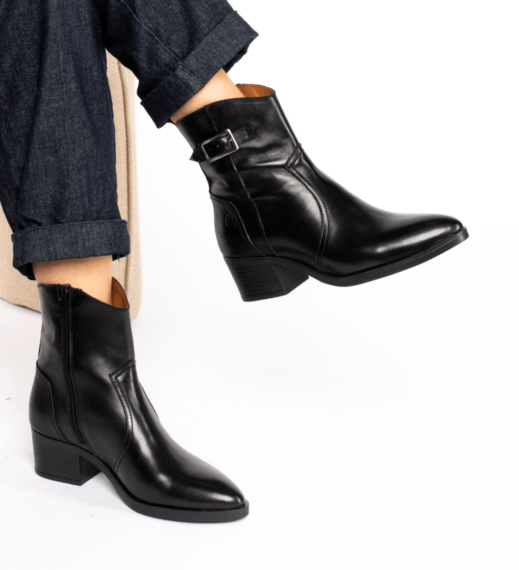 1238 - P - BOTIM EM PELE COM FIVELA - Pé Calçado