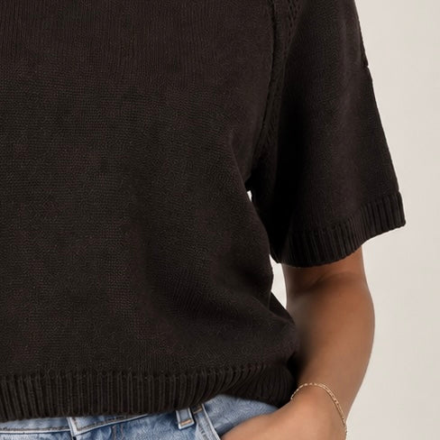 CAMISOLA DE MALHA COM MANGA PERFURADA