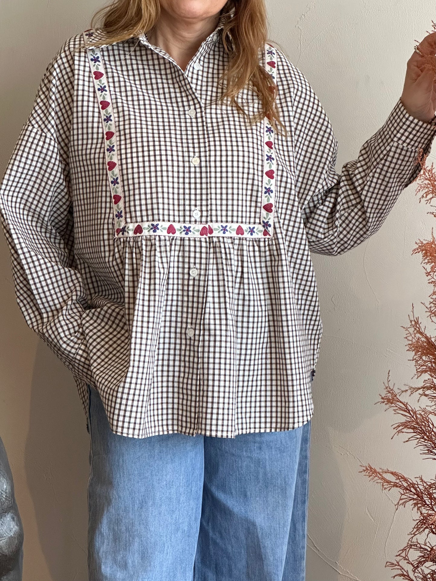 CAMISA QUADRADOS COM DETALHE