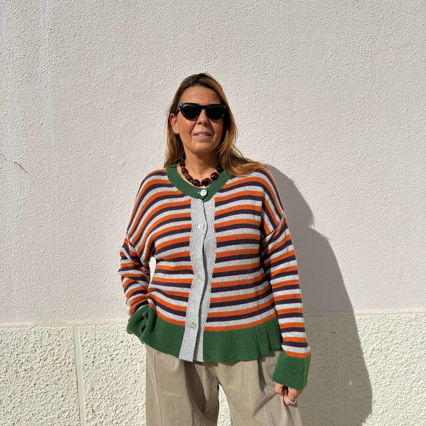 CASACO DE MALHA COM RISCAS COLORIDAS