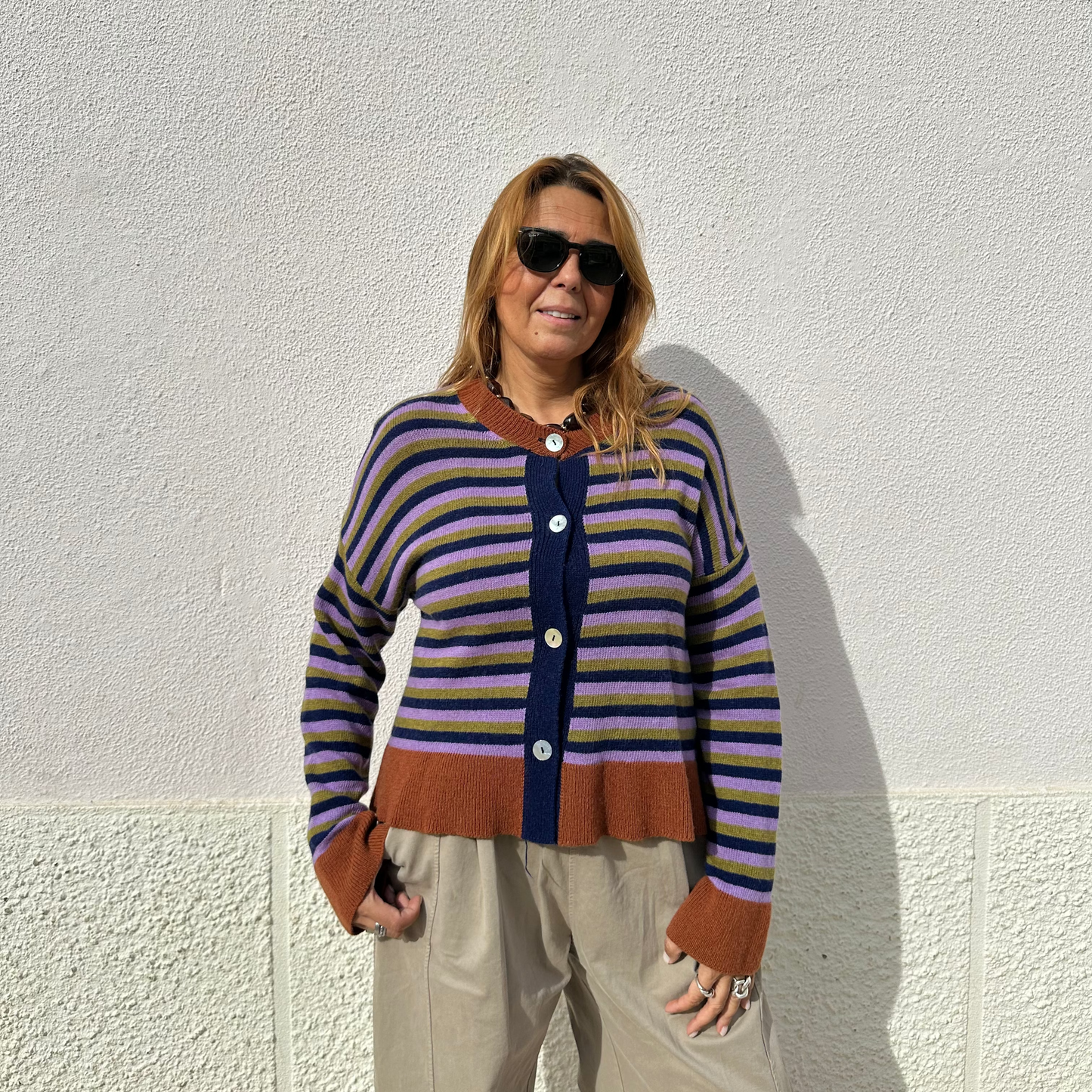 CASACO DE MALHA COM RISCAS COLORIDAS