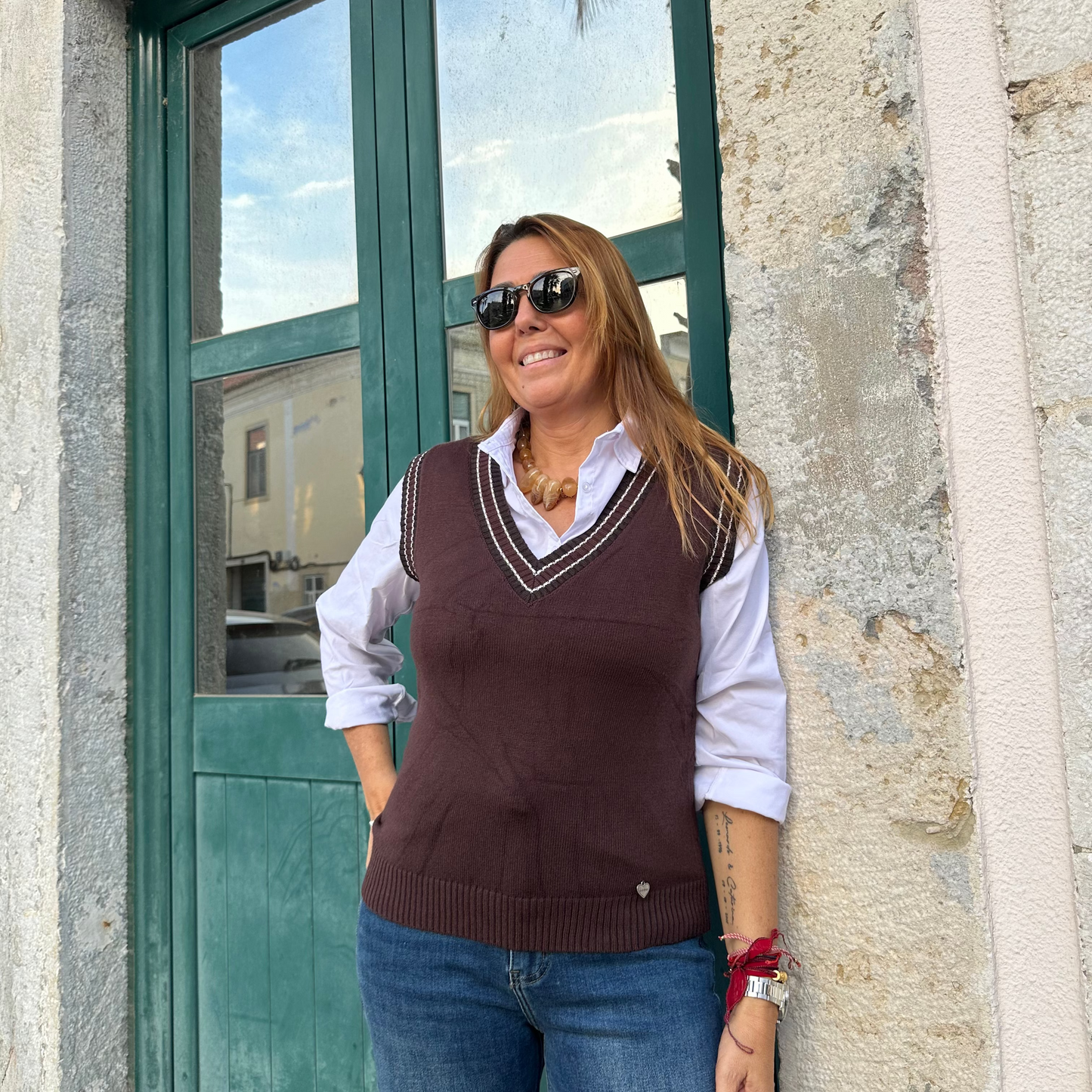 COLETE DE MALHA DECOTE EM "V"