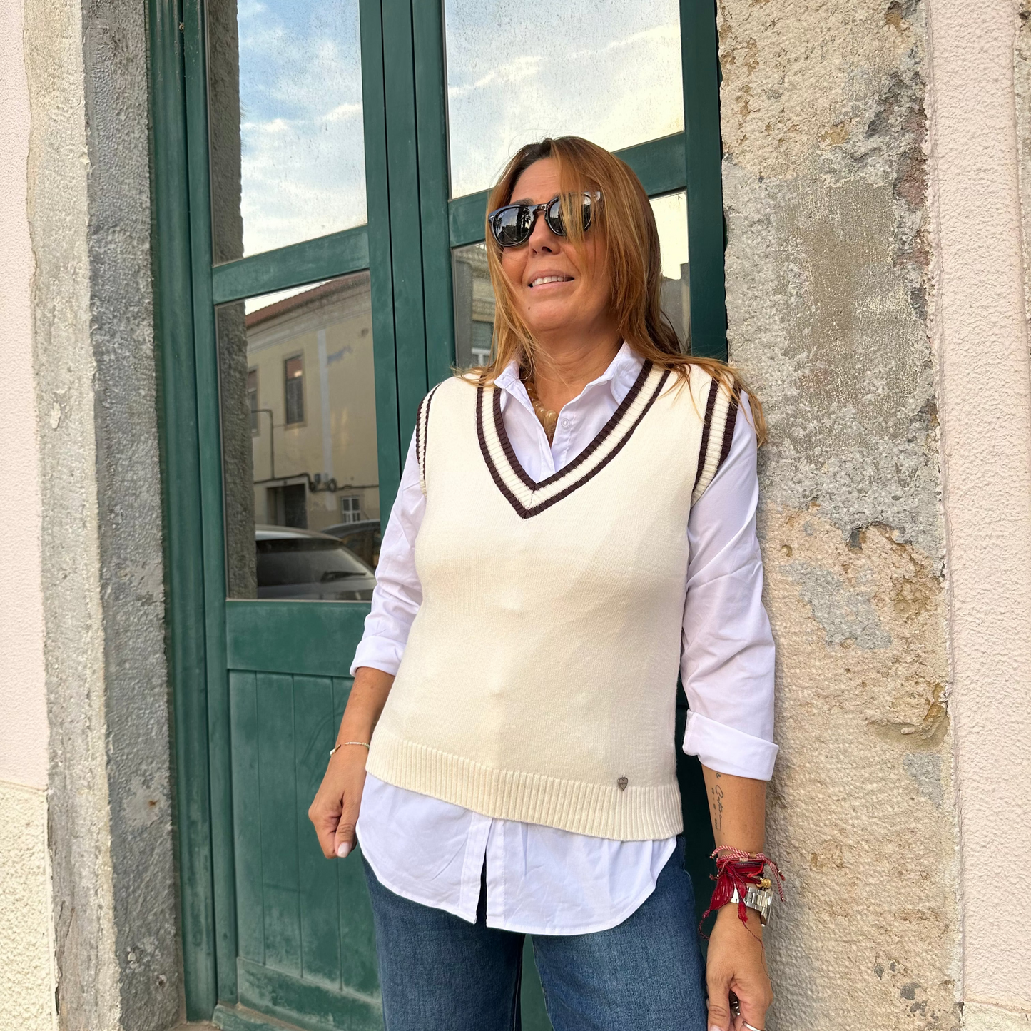 COLETE DE MALHA DECOTE EM "V"