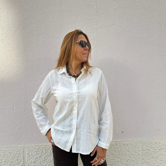 CAMISA BRANCA COM RELEVO