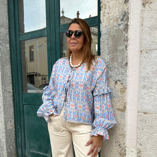 BLUSA COM FECHO DE LAÇOS