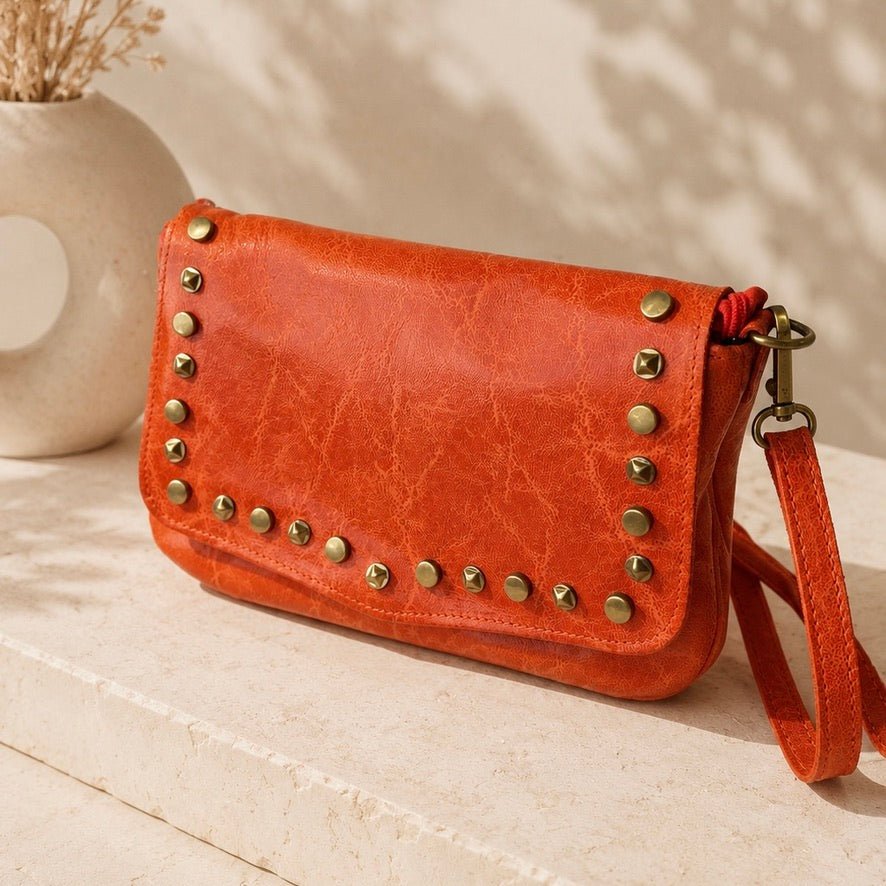 MALA CROSSBODY COM TACHAS - Pé Calçado