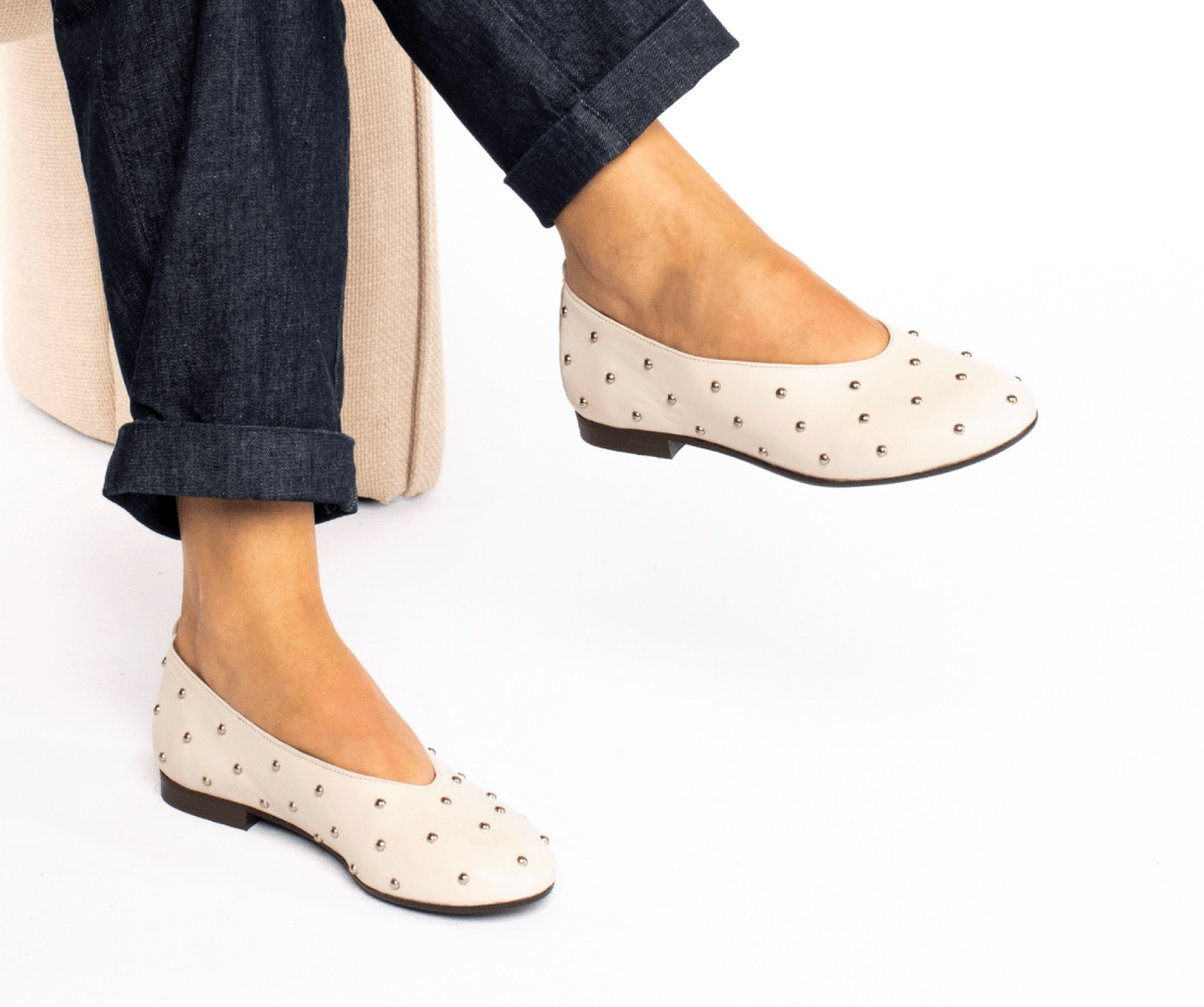 T1622 Sabrinas em pele com tachas - Pé Calçado