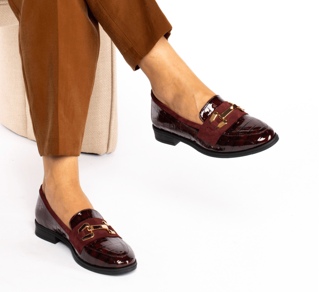 T3167 - V - MOCASSIM EM VERNIZ COM APLICAÇÃO - Pé Calçado