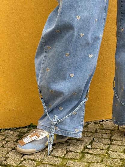 CALÇAS COM CORAÇOES