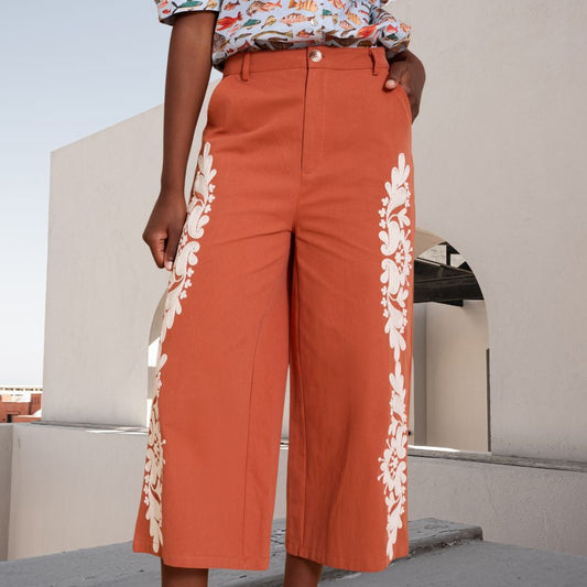 MEISÏE | CALÇAS CROPPED TELHA COM BORDADO