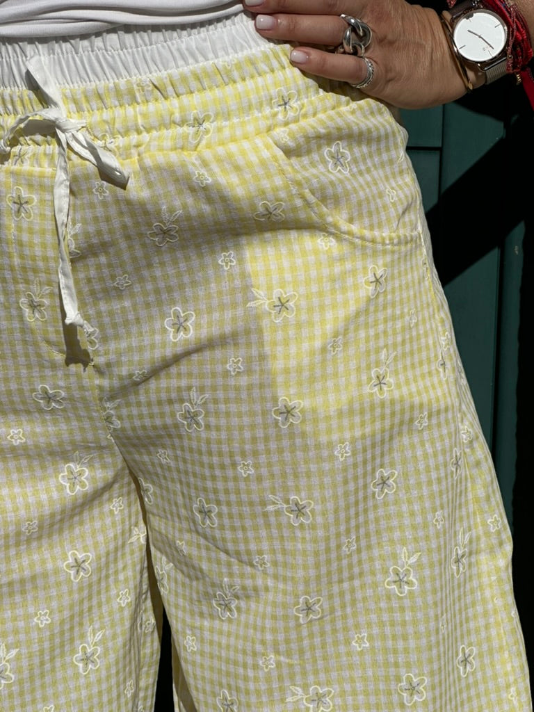 CALÇAS COM CINTURA DUPLA