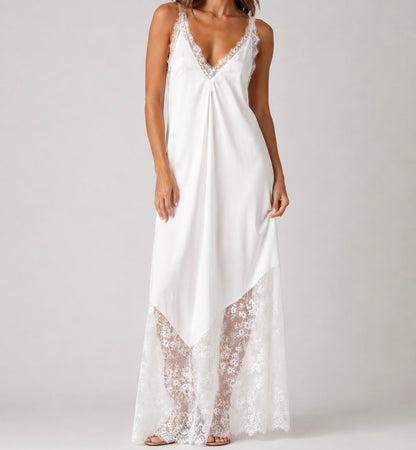 VESTIDO DE CETIM COM RENDA