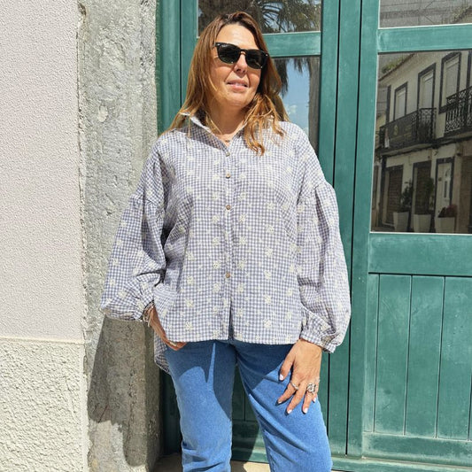 CAMISA COM BORDADO INGLÊS