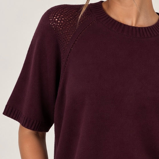 CAMISOLA DE MALHA COM MANGA PERFURADA