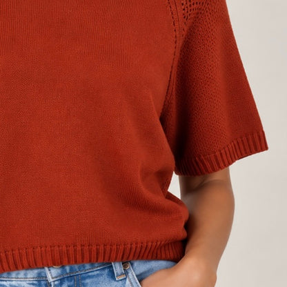 CAMISOLA DE MALHA COM MANGA PERFURADA