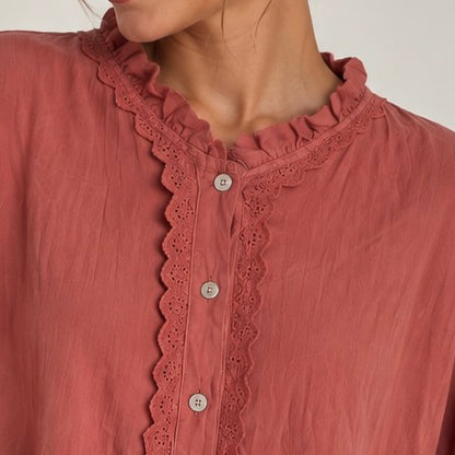 CAMISA COM FOLHOS E RENDA