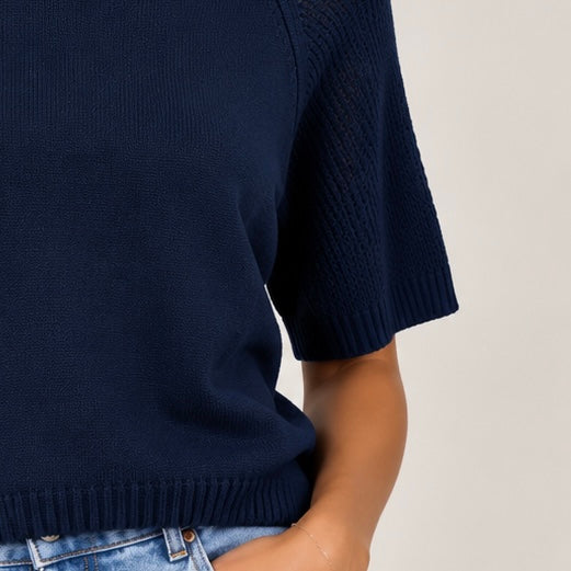 CAMISOLA DE MALHA COM MANGA PERFURADA