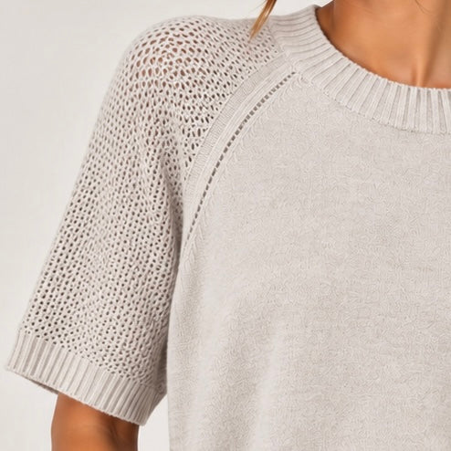 CAMISOLA DE MALHA COM MANGA PERFURADA
