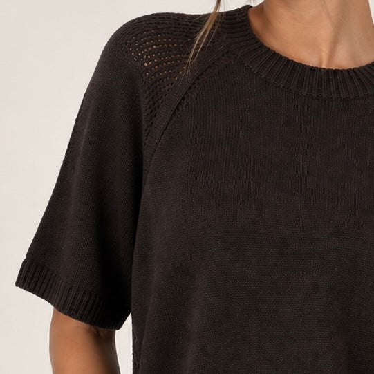 CAMISOLA DE MALHA COM MANGA PERFURADA