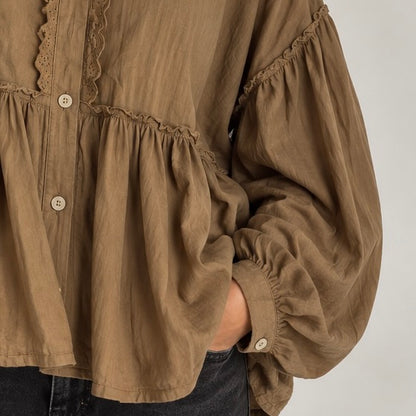 CAMISA COM FOLHOS E RENDA