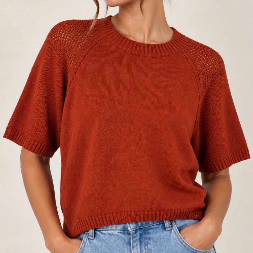 CAMISOLA DE MALHA COM MANGA PERFURADA