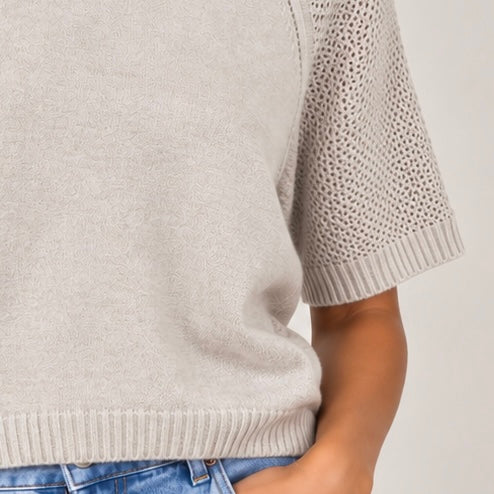 CAMISOLA DE MALHA COM MANGA PERFURADA