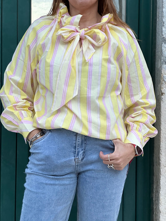 CAMISA SEM BOTÕES ÀS RISCAS