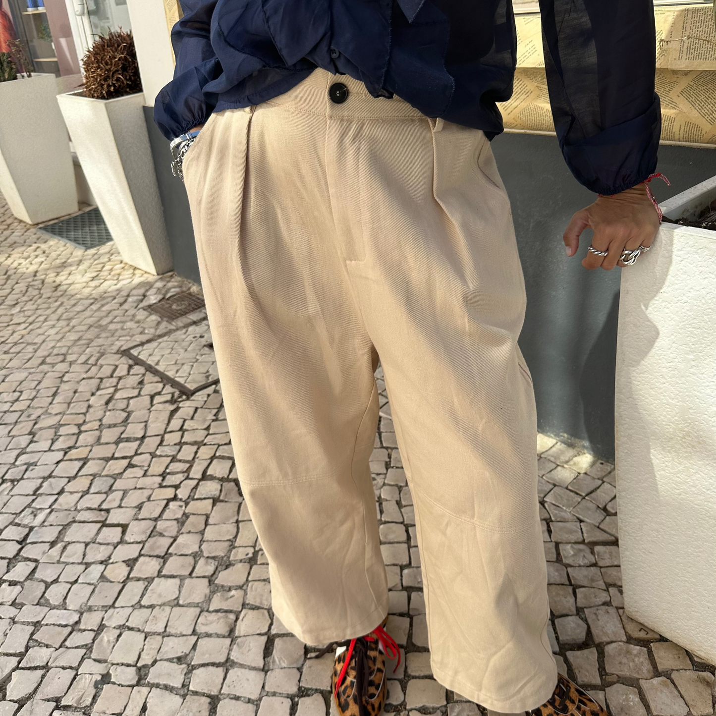 CALÇAS LARGAS DE CINTURA SUBIDA