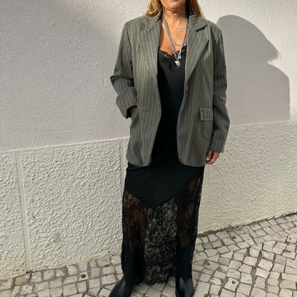 VESTIDO DE CETIM COM RENDA