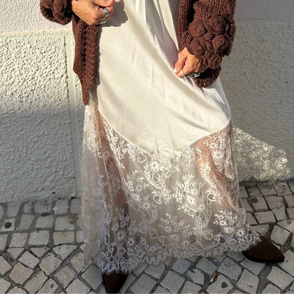 VESTIDO DE CETIM COM RENDA