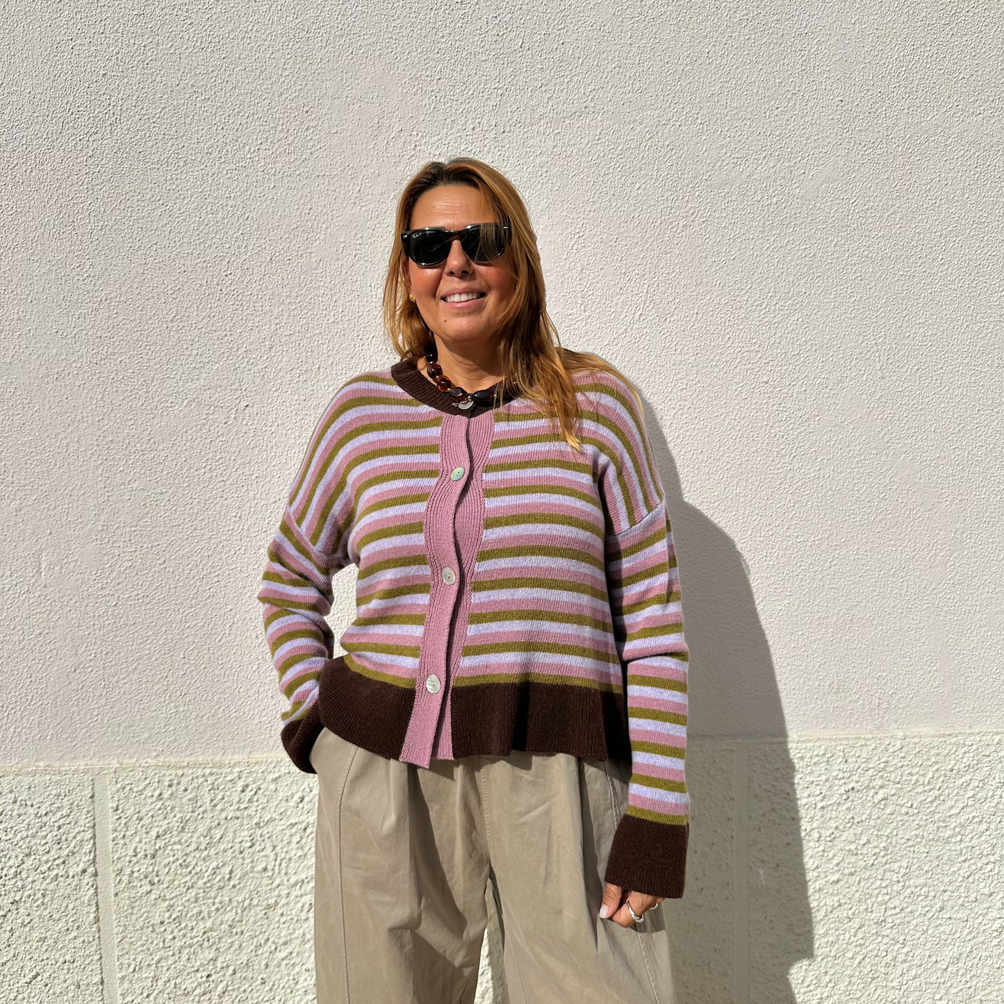 CASACO DE MALHA COM RISCAS COLORIDAS