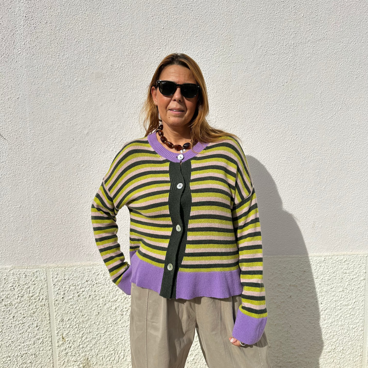 CASACO DE MALHA COM RISCAS COLORIDAS