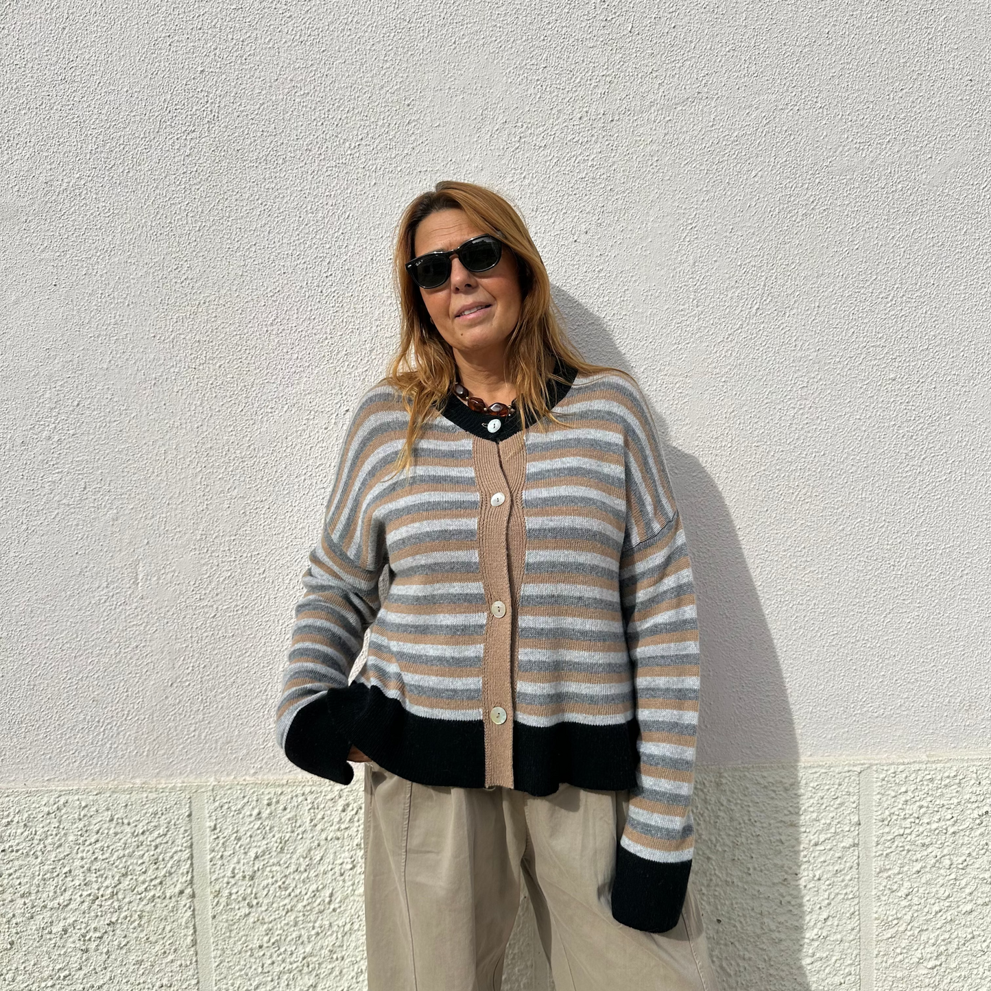 CASACO DE MALHA COM RISCAS COLORIDAS