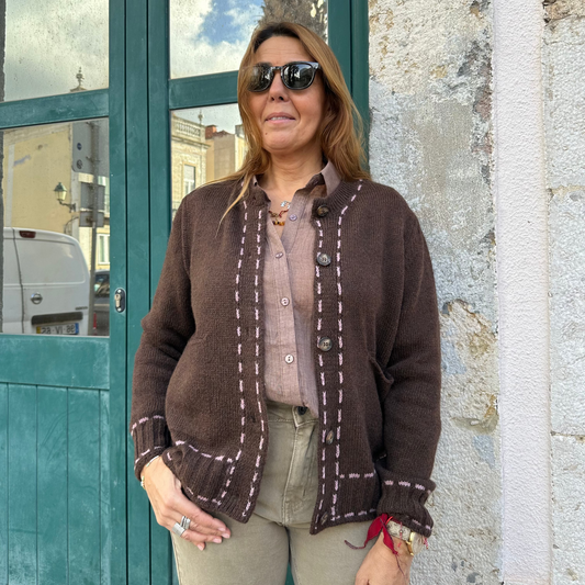 CASACO DE MALHA COM BOLSOS QUADRADOS