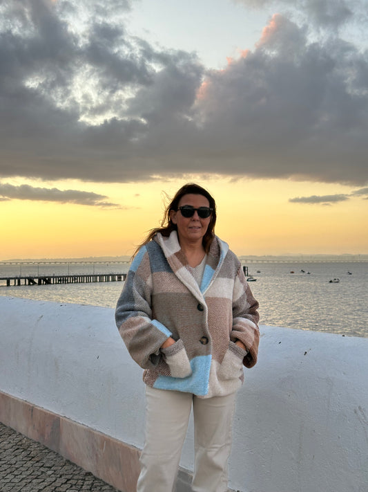 CASACO CURTO AOS QUADRADOS