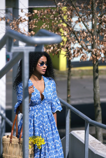 VESTIDO MAXI AZUL BORDADO INGLÊS