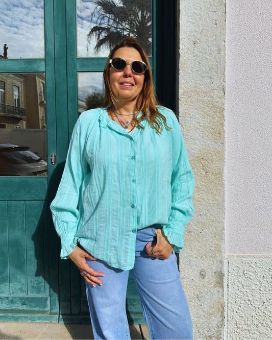 CAMISA COM FOLHOS TONS PASTÉIS - Pé Calçado