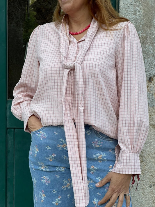 CAMISA COM LENÇO INTEGRADO - Pé Calçado