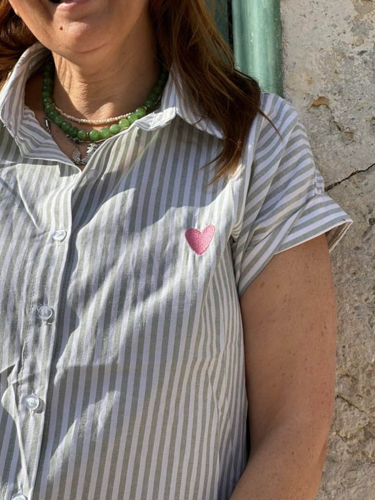 CAMISA DE RISCAS COM CORAÇÃO - Pé Calçado