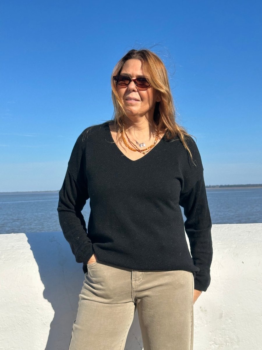 CAMISOLA BÁSICA COM GOLA EM V - Pé Calçado