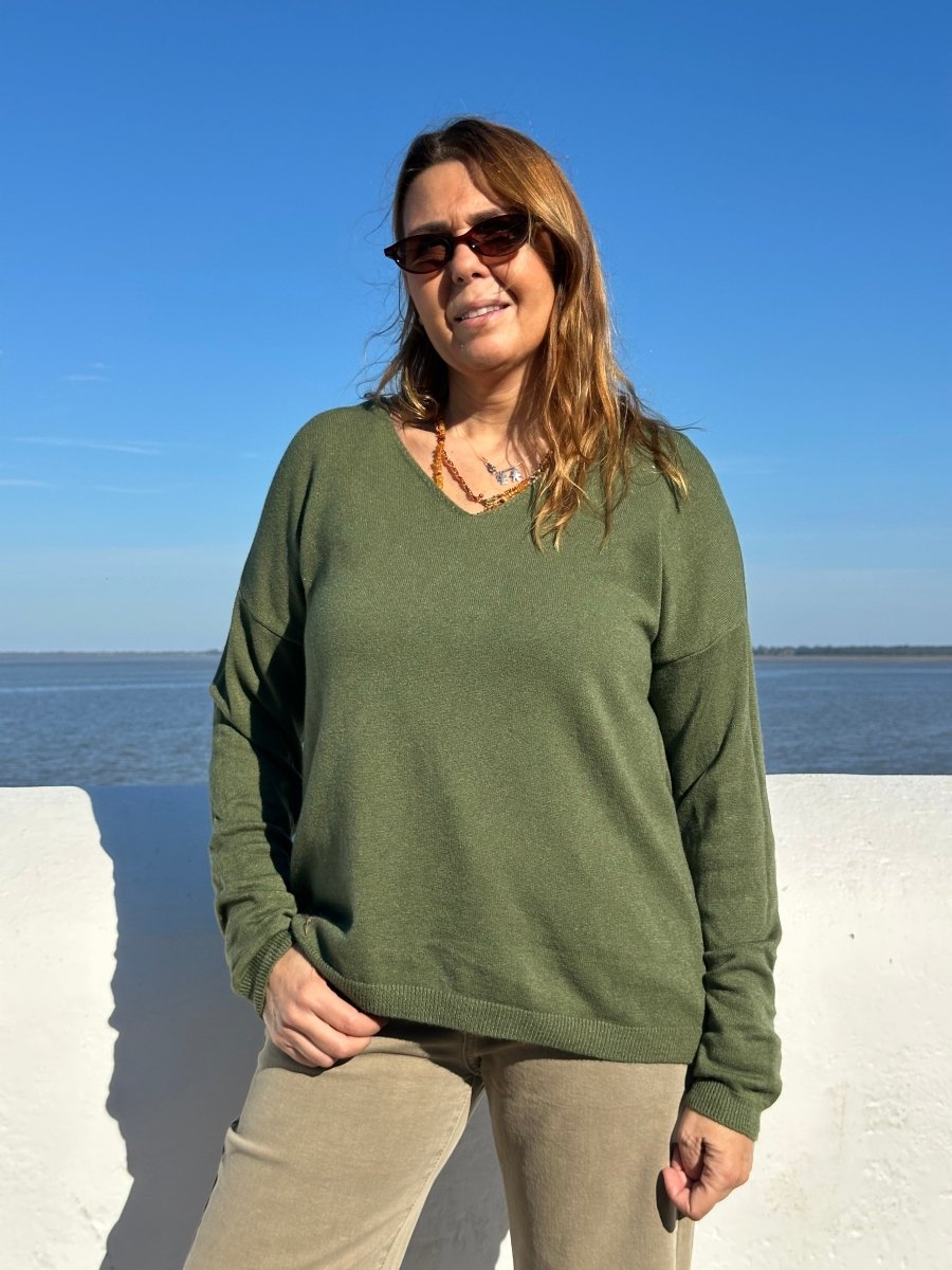 CAMISOLA BÁSICA COM GOLA EM V - Pé Calçado