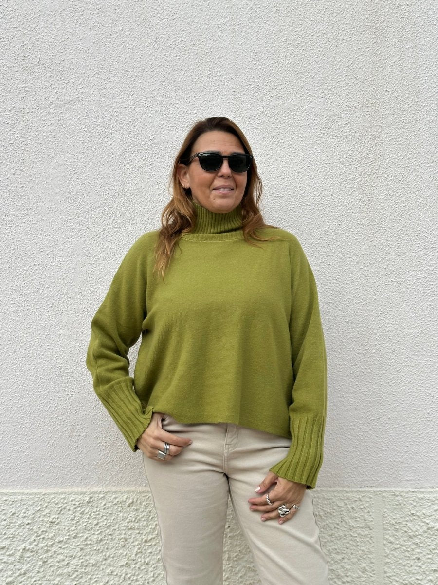 CAMISOLA DE MALHA COM GOLA ALTA - Pé Calçado