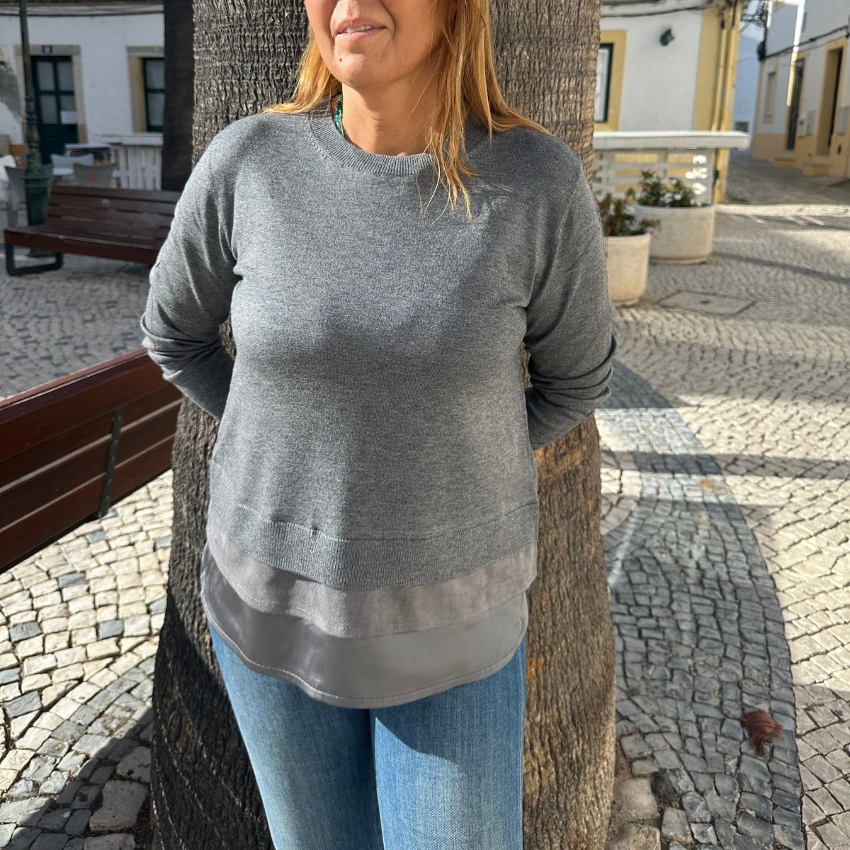 CAMISOLA DE MALHA COM TRÊS FOLHOS - Pé Calçado