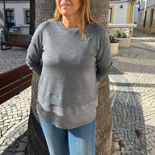 CAMISOLA DE MALHA COM TRÊS FOLHOS - Pé Calçado