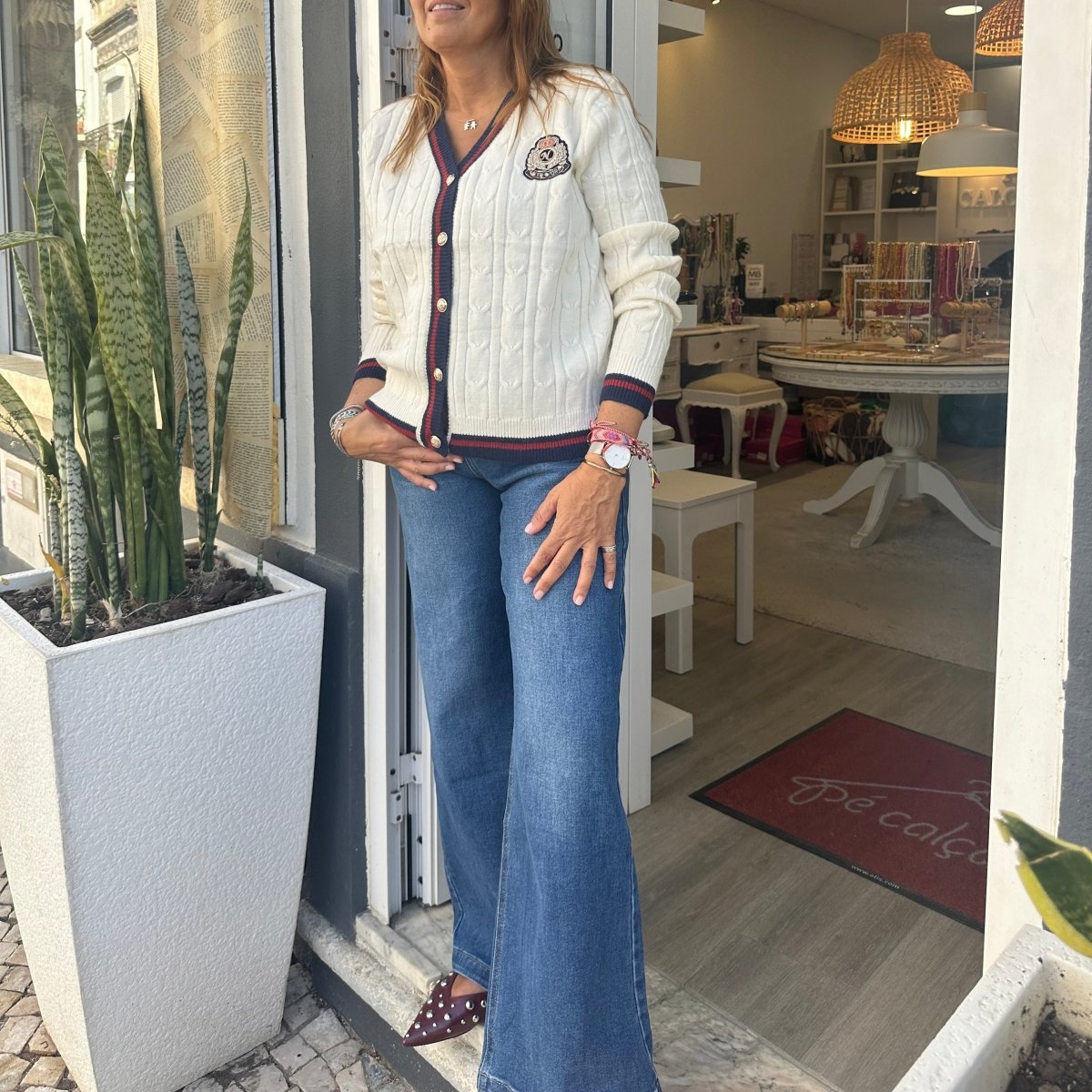 CARDIGAN DE MALHA COM EMBLEMA - Pé Calçado