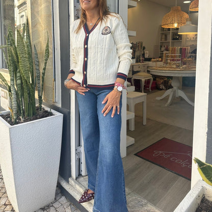 CARDIGAN DE MALHA COM EMBLEMA - Pé Calçado