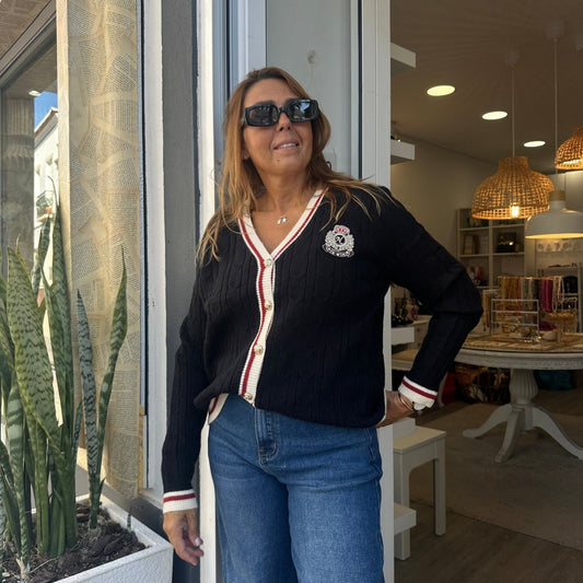 CARDIGAN DE MALHA COM EMBLEMA - Pé Calçado