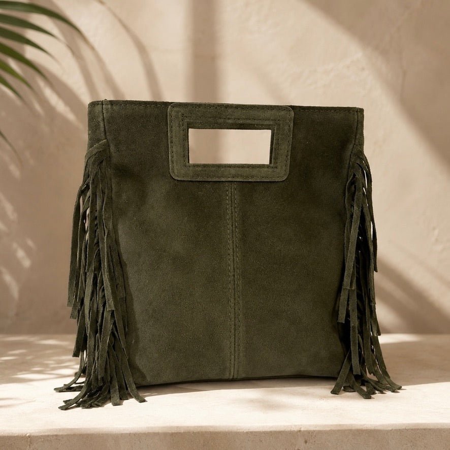 CLUTCH EM CAMURÇA COM FRANJAS - Pé Calçado