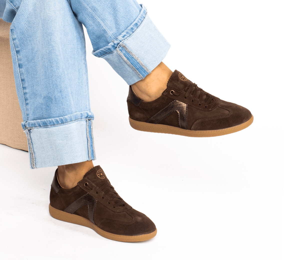 S024 - CM TENIS EM CAMURÇA E PELE - Pé Calçado