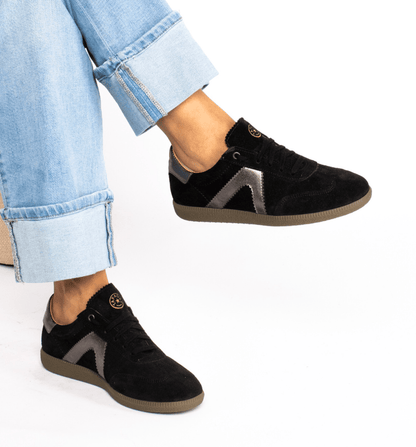 S024 - CM TENIS EM CAMURÇA E PELE - Pé Calçado